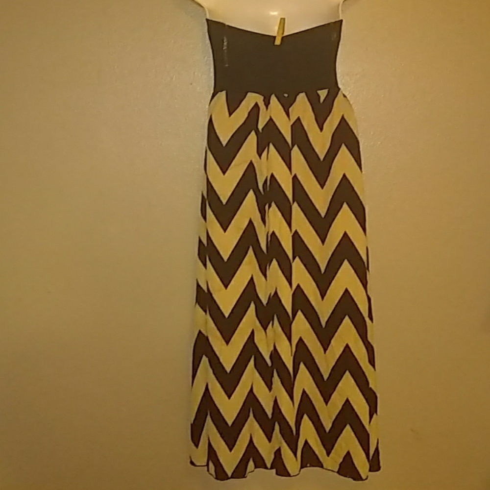 Dress nice go out or just stay home. - Picture 2 of 4